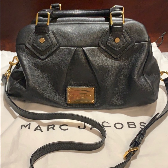 Marc Jacobs Handbags - Marc Jacobs groovee handbag black leather